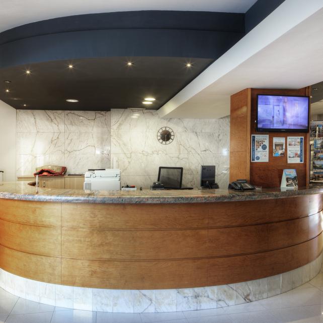 24/7 reception