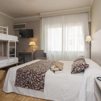 Deluxe Family Room