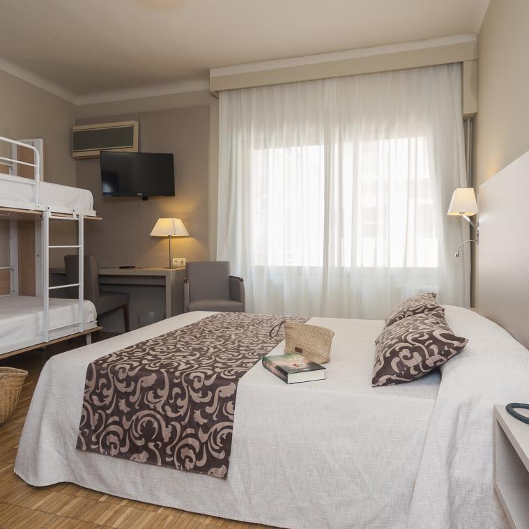 Deluxe Family Room